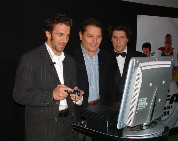 Del Piero during the presentation of FIFA 2004.