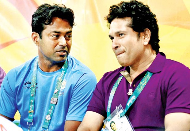 Leander Paes and Sachin Tendulakr having a conversation