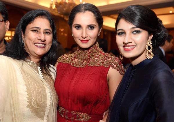 Sania Mirza with her mom Nasima ans sister Anam