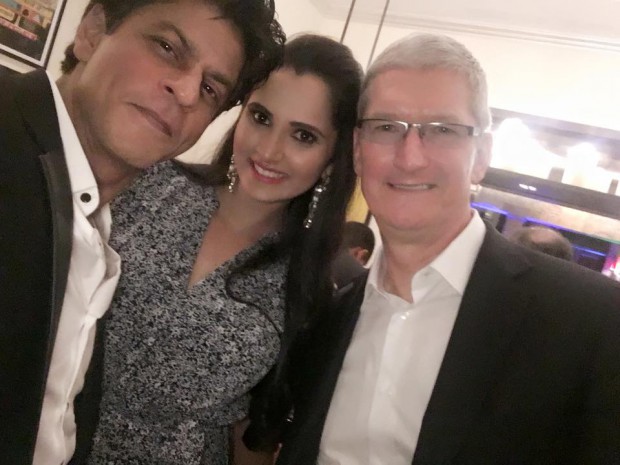 Sania Mirza with Apple CEO, Tim Cook and Indian actor Shahrukh Khan